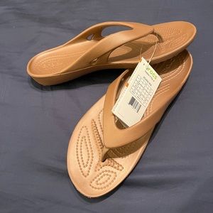 NWT Crocs Kadee II Flip Flop